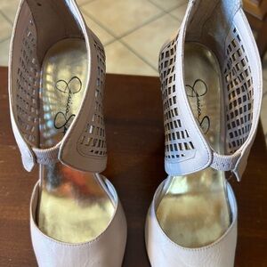 Jessica Simpson Women's Beige Cutout Heels